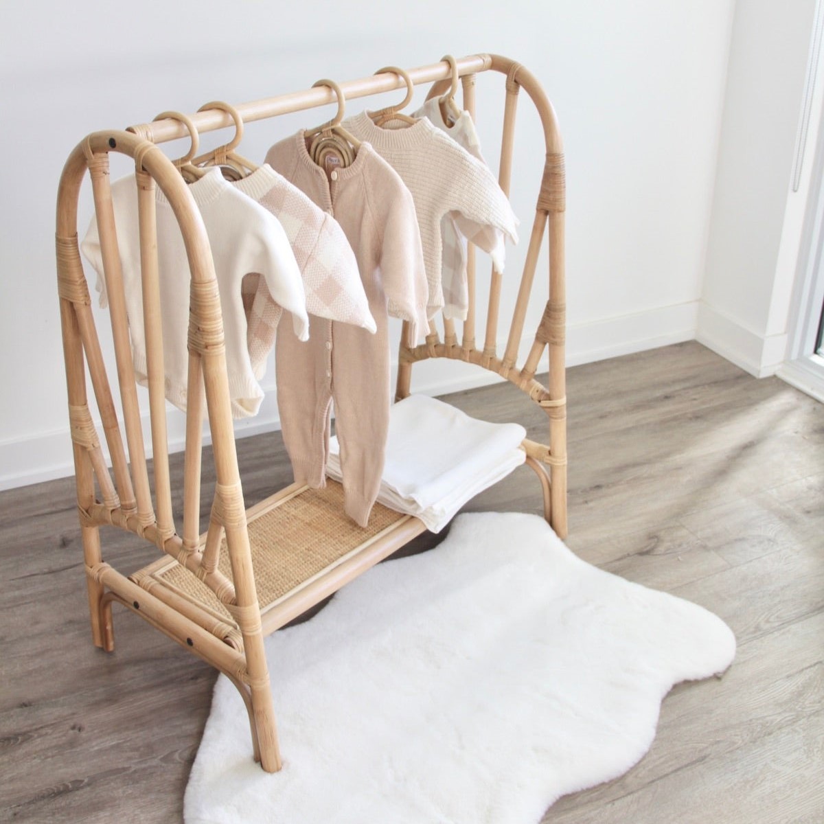 Perchas pequeñas decorativas,  - Baby Clothing Rail reseña y precio
