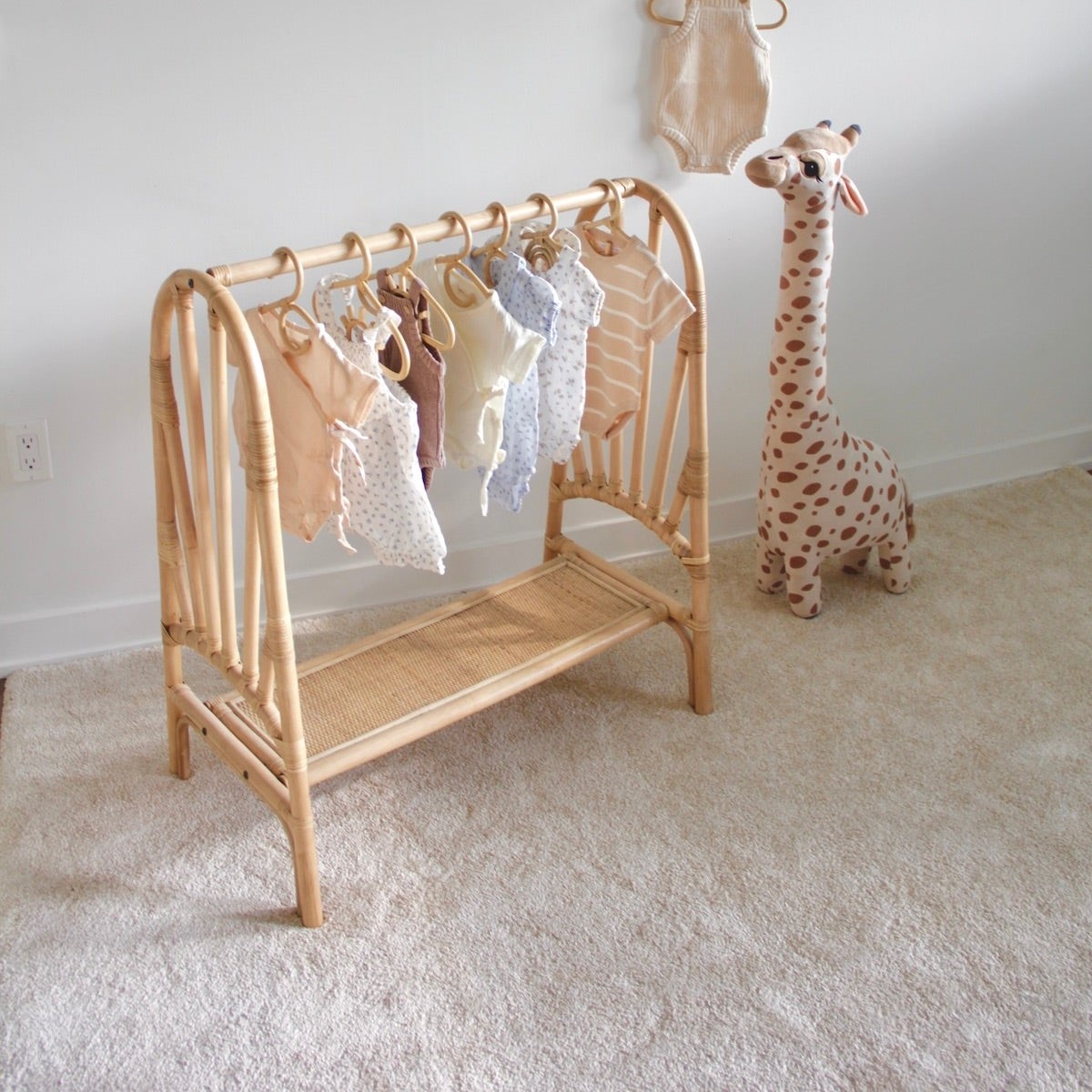 Perchas pequeñas decorativas,  - Baby Clothing Rail reseña y precio